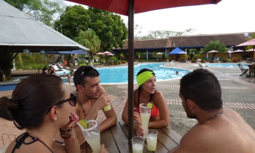 Paquetes de vacaciones en Santa Fe de Antioquia: Descubre el paraíso en Hostería Florida Tropical