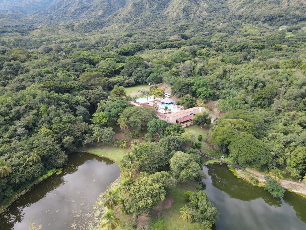 Lago en Hosteria Florida Tropical