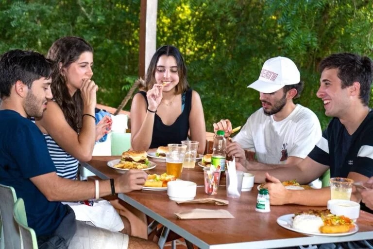 Personas disfrutando de que hacer en sopetran